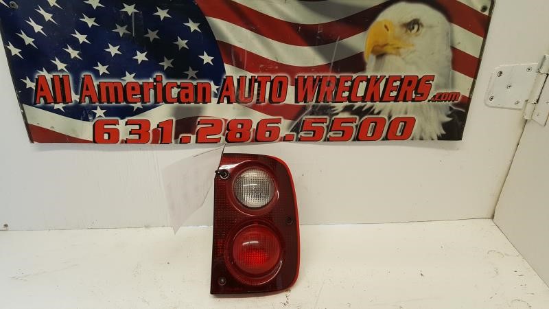 2002 LAND ROVER FREELANDER  02-03 Quarter Panel Mounted R. Taillight