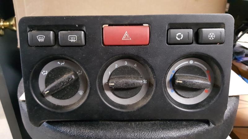 2002 LAND ROVER FREELANDER  02-03 W/o Premium Temperature Control Temperature Control