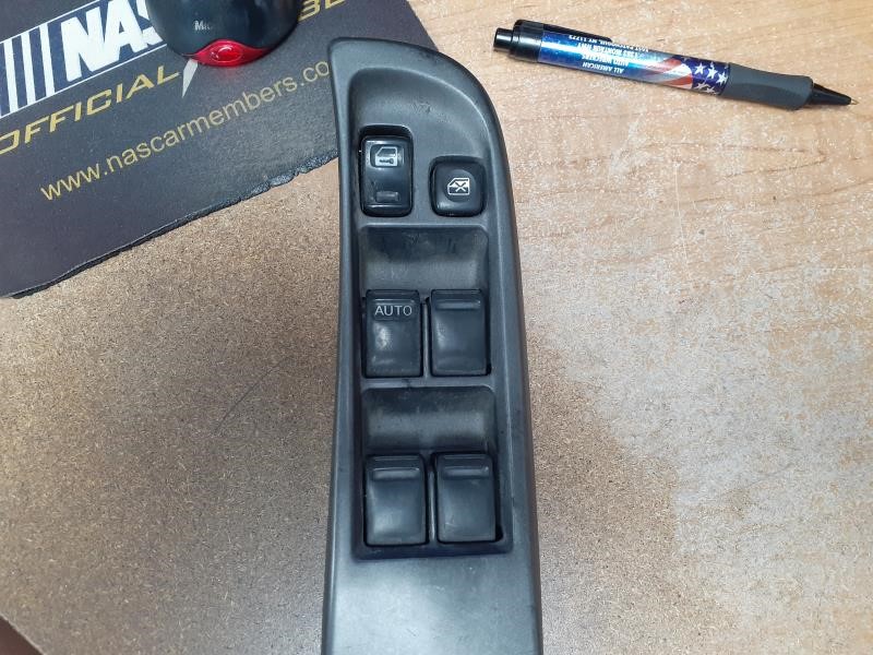 2001 DATSUN 810/MAXIMA Front Door Switch
