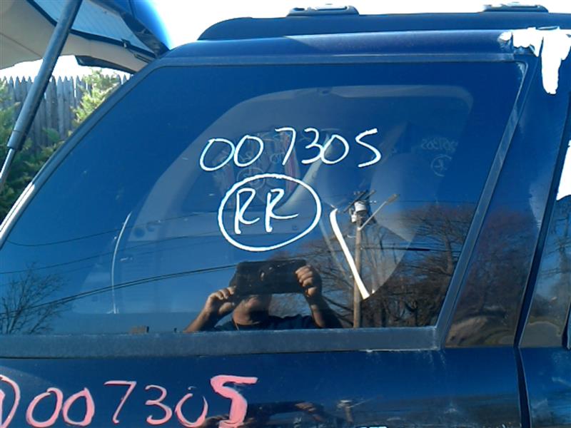 2009 CHEVROLET TRAILBLAZER  02-09 (rear Door Extends Into Wheel Well 113`` WB) W/privacy Tint (opt AJ1) R. Quarter Glass