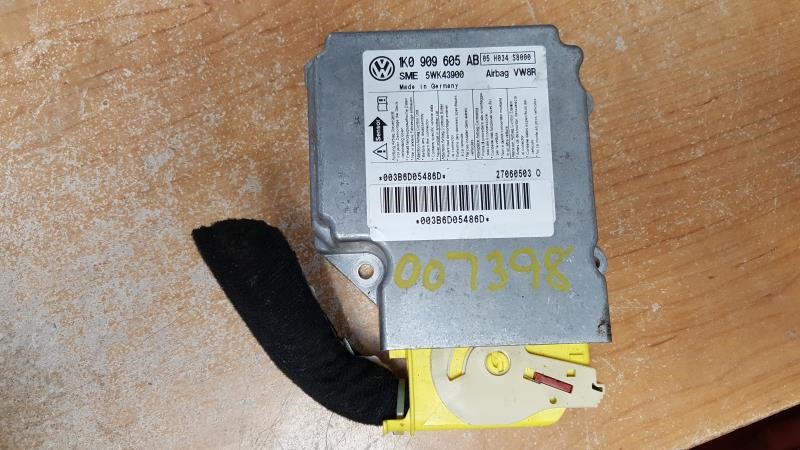 VOLKSWAGEN RABBIT 2006-2007 Air Bag (LH dash), seat belt warning lamp (opt 9P6) Chassis Control Module