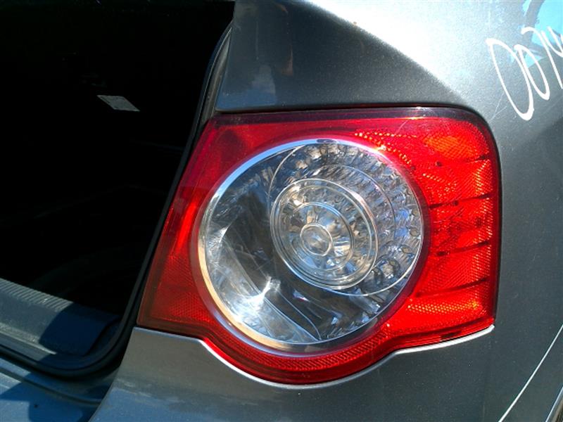 VOLKSWAGEN PASSAT 2006-2007 Sdn, quarter panel mounted, R. Taillight