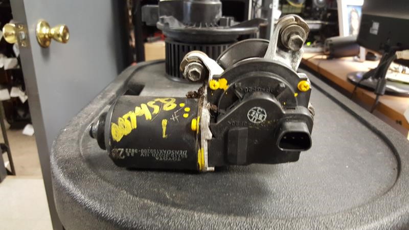 2003 TOYOTA SEQUOIA  02-07 Wiper Motor Windshield