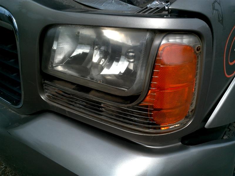 2000 CADILLAC ESCALADE  99-00 Park Lamp-Turn Signal; (below Headlamps) L. Front Lamp