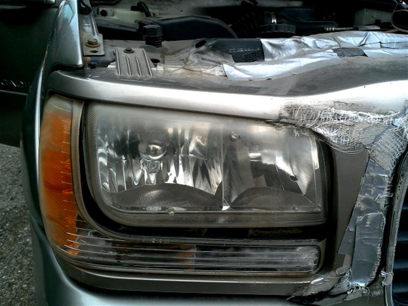 2000 CADILLAC ESCALADE  99-00 R. Headlight Assembly