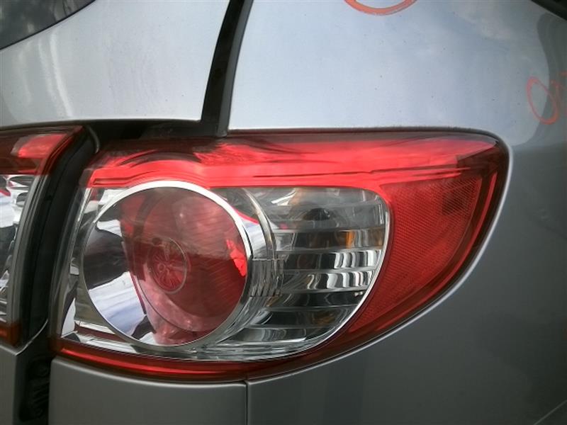 2011 HYUNDAI SANTA FE  10-12 Quarter Panel Mounted R. Taillight