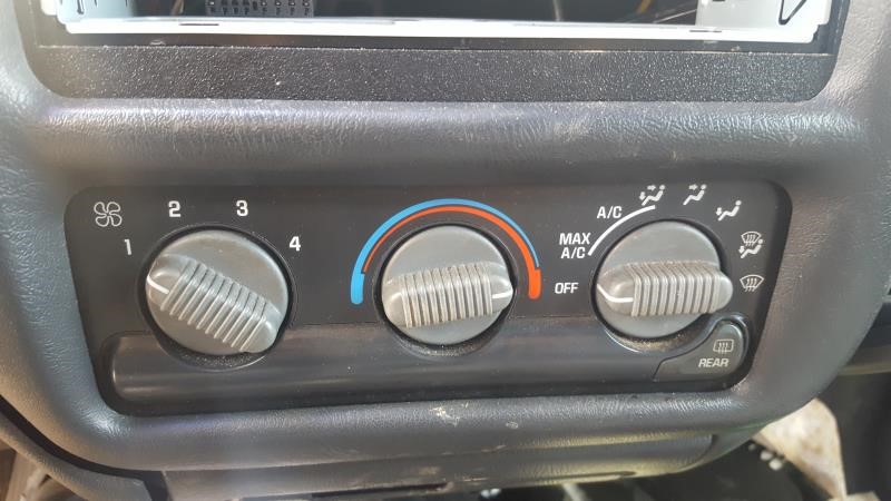 1998 CHEVROLET BLAZER S10/JIMMY S15  98 W/AC Manual Control (opt C60) W/rear Defrost Temperature Control