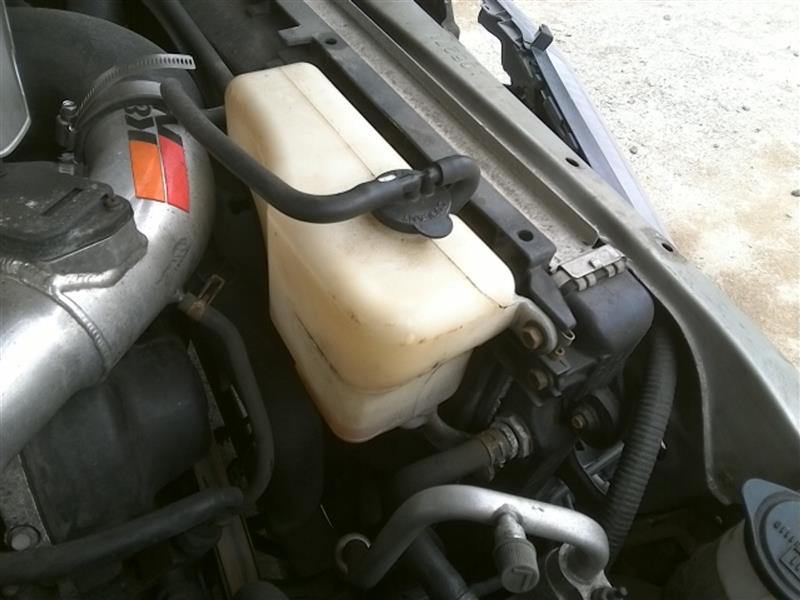 2003 TOYOTA 4 RUNNER  03-09 Coolant Reservoir