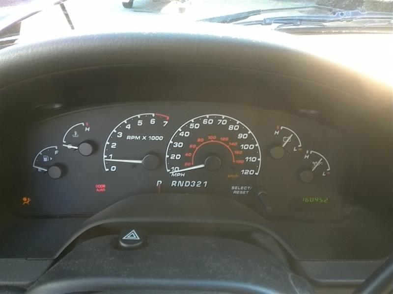 2002 FORD EXPLORER  02 (cluster) 4 Dr Exc. Sport Trac; From 3/4/02 MPH W/o Message Center Speedometer Head Cluster