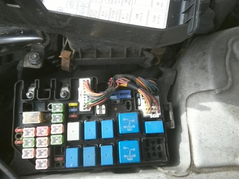 2009 HYUNDAI ACCENT  07-11 (engine Compartment) AT Fuse Box Engine