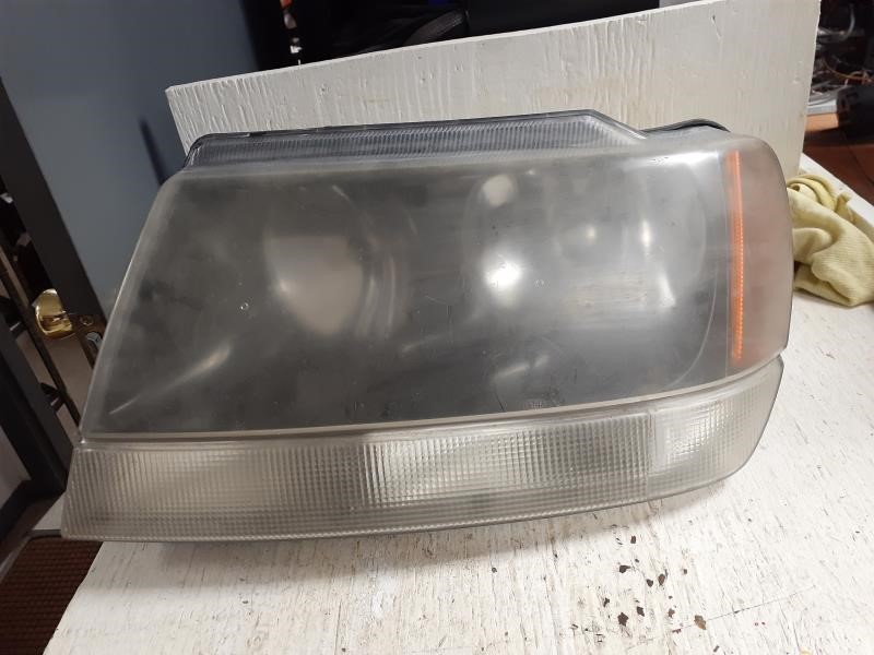 2002 JEEP GRAND CHEROKEE  03-04 Smoke Tint (dark Background) L. Headlight Assembly