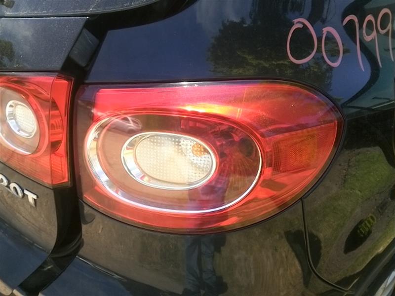 VOLKSWAGEN TIGUAN 2009-2011 outer (quarter panel mounted), R. Taillight