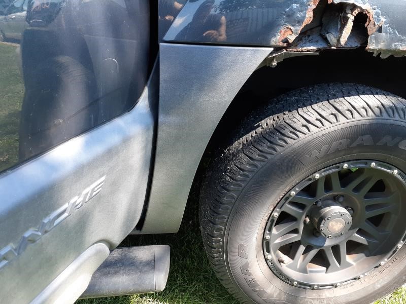 2003 CHEVROLET AVALANCHE 1500 Fender Moulding