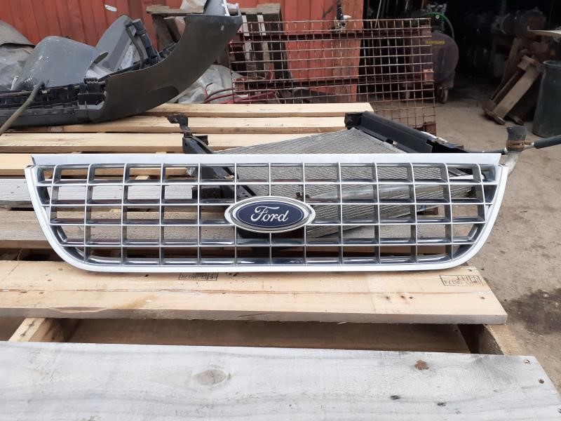 2004 FORD EXPLORER  05 XLT (chrome Insert) Upper (header Mounted) Grille