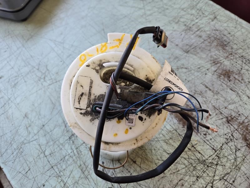 2011 MERCEDES-BENZ MERCEDES C-CLASS  12 204 Type Pump Assembly; C300 (RH Of Tank) Fuel Pump