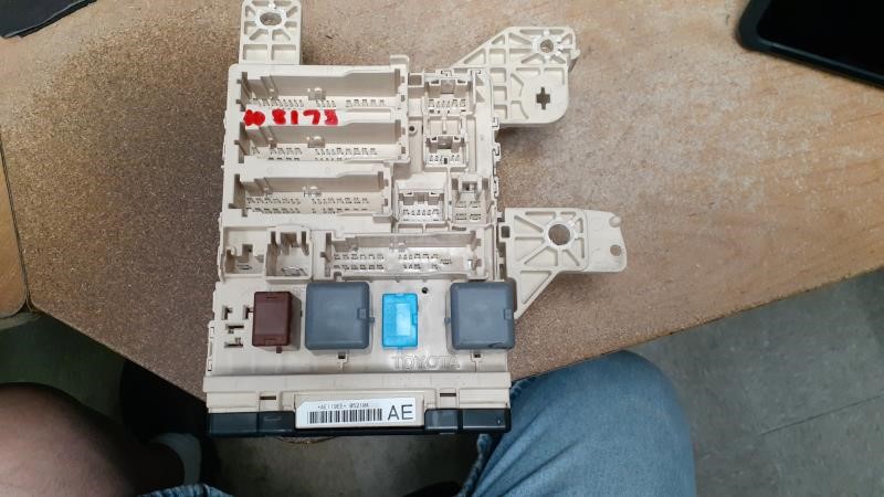 2004 TOYOTA SIENNA FUSE BOX CABIN