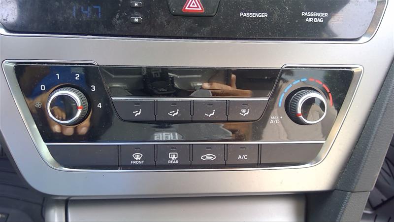 2015 HYUNDAI SONATA  17 W/o Navigation; Automatic Temperature Control W/heated Seats Heated Only Seat W/o Heated Windshield Temperature Control