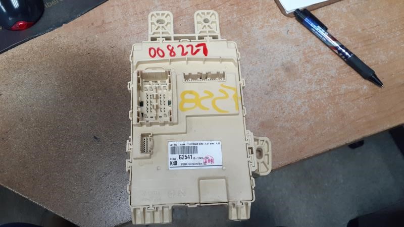 2018 HYUNDAI IONIQ FUSE BOX CABIN