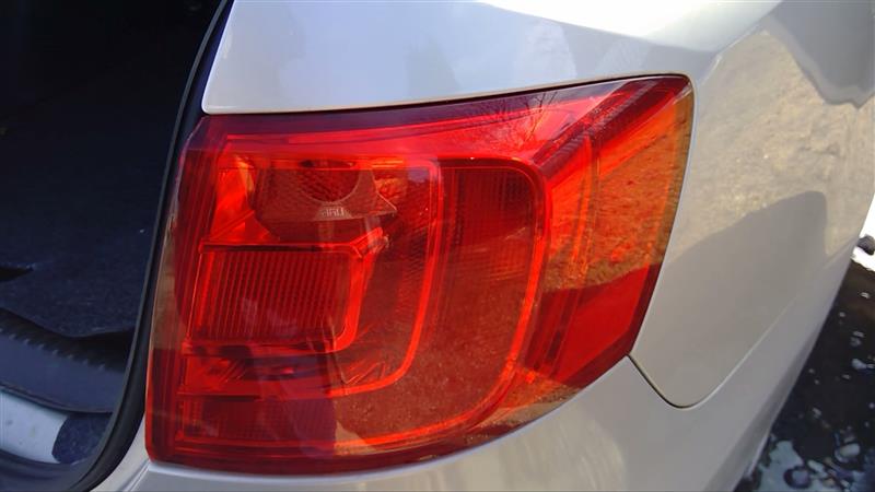 VOLKSWAGEN JETTA 2011 Sdn, exc. City quarter panel mounted, R. Taillight