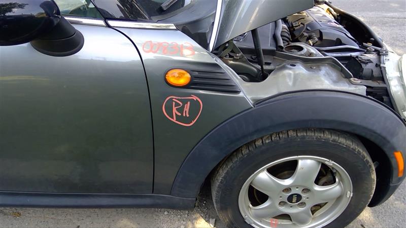 2010 MINI MINI COOPER  15 Cpe R. Fender