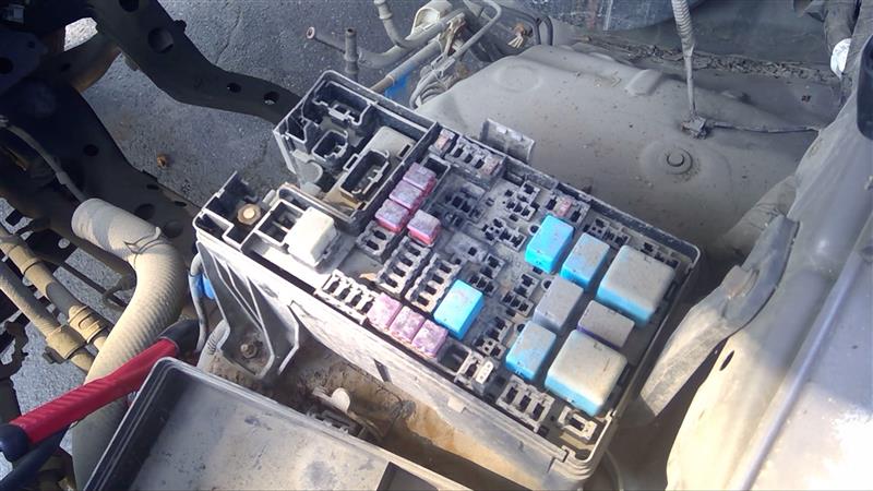 2006 TOYOTA TACOMA  08 2.7L (4 Cylinder 2TRFE Engine) W/o Skid Control; Thru 9/07 Fuse Box Engine