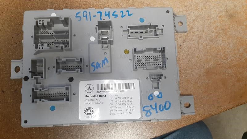 2015 MERCEDES-BENZ MERCEDES C-CLASS  15 205 Type Lamp; C63 (Sdn) Trunk Mounted ID 2229009708 Chassis Control Module