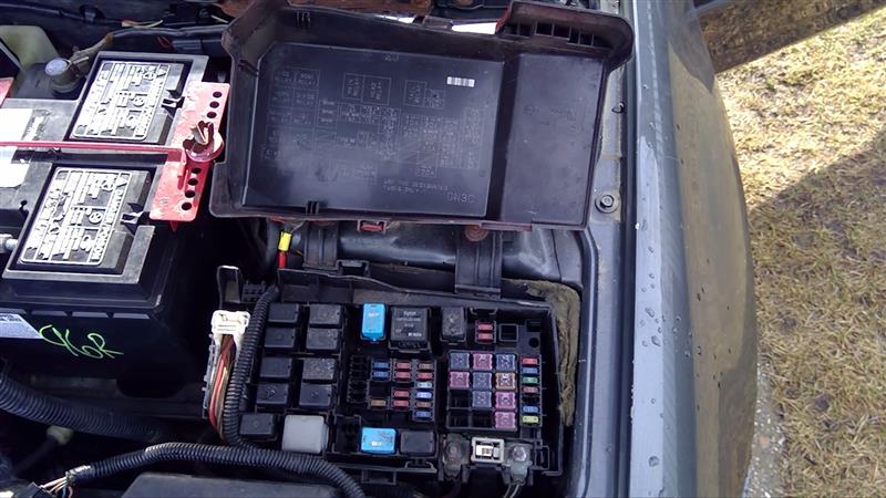 2005 MAZDA MAZDA 6  03-05 3.0L Fuse Box Engine