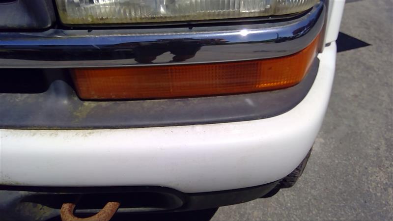 2003 CHEVROLET BLAZER S10/JIMMY S15  98-01 Park Lamp-Turn Signal; Chevrolet (below Headlamps) W/o Fog Lamps; L. Front Lamp