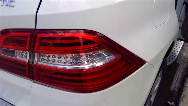 2015 MERCEDES-BENZ MERCEDES ML-CLASS  15 166 Type; ML400 Quarter Panel Mounted R. Taillight