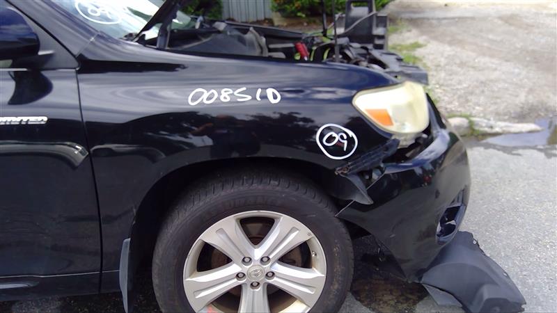 TOYOTA HIGHLANDER 2008-2010 R., w/o antenna hole Fender