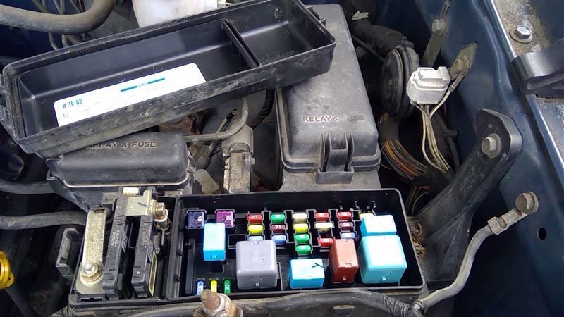 2006 TOYOTA SEQUOIA  05-07 Fuse Box Engine