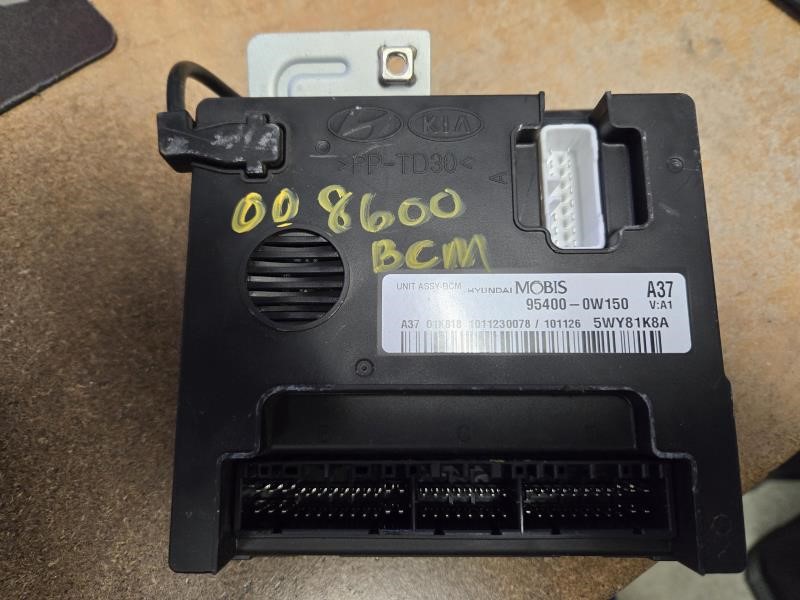 2011 HYUNDAI SANTA FE  10-12 Body Control (BCM); (center Dash) Chassis Control Module