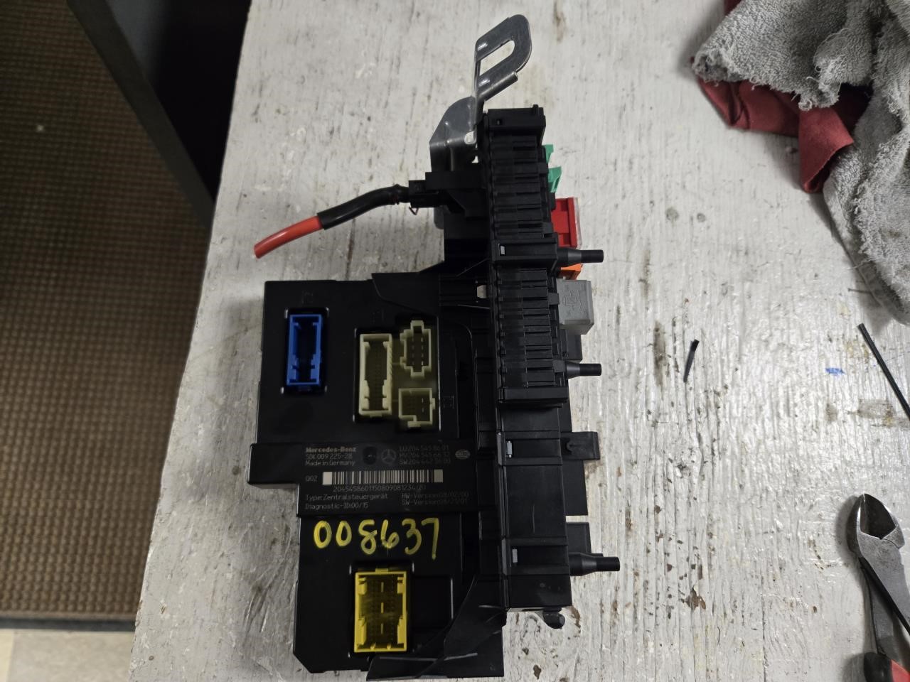 2009 MERCEDES-BENZ MERCEDES C-CLASS  10 204 Type Lamp; C63 (signal Activation Module) Rear ID 2049001603 Chassis Control Module