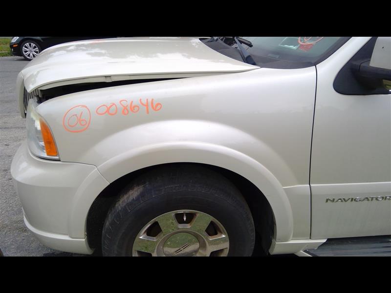 2006 LINCOLN NAVIGATOR  03-06 L. Fender