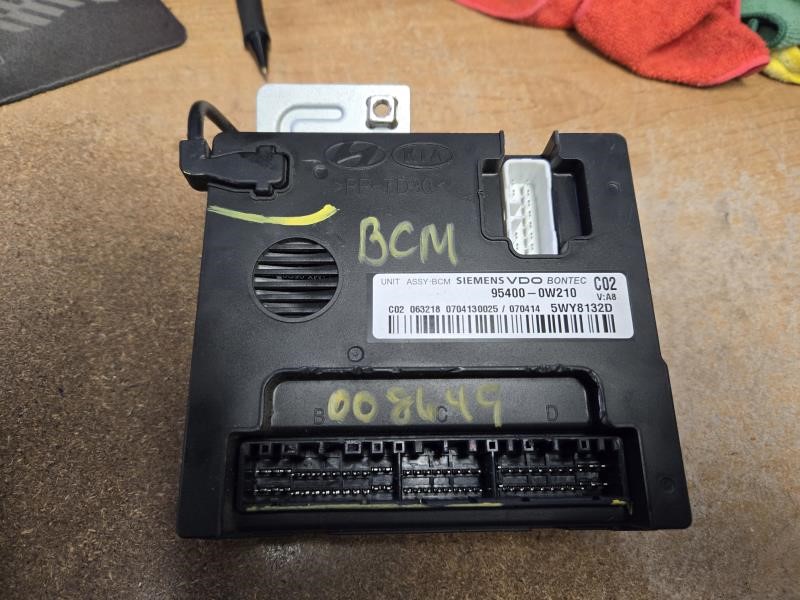 2007 HYUNDAI SANTA FE  08-09 Body Control (BCM); (center Dash) Chassis Control Module