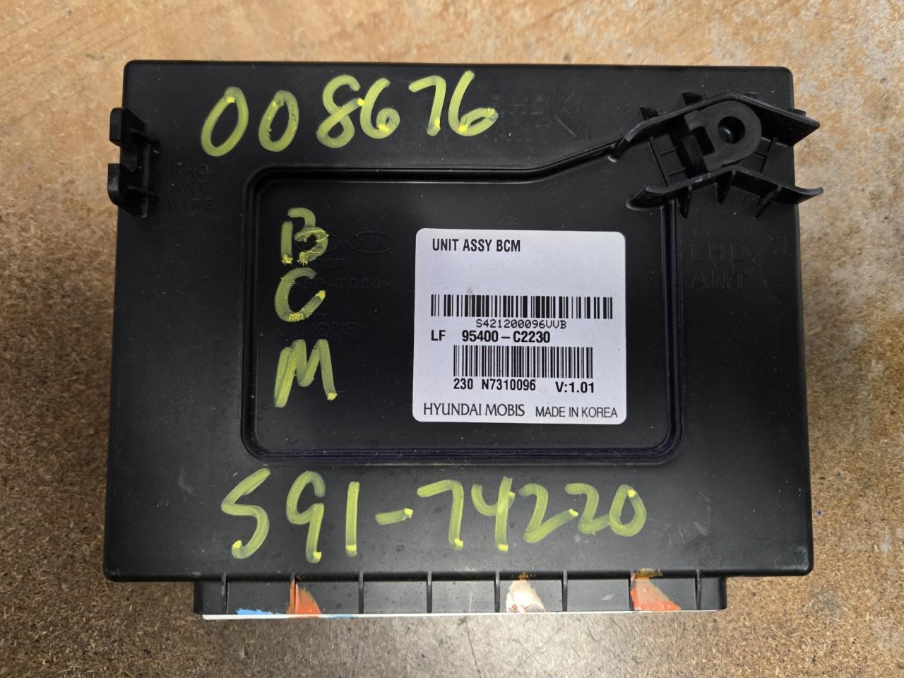 2015 HYUNDAI SONATA  16-17 Body Control (BCM); (center Dash) US Market W/rear Park Assist US Built (ID 95400C2231) Chassis Control Module