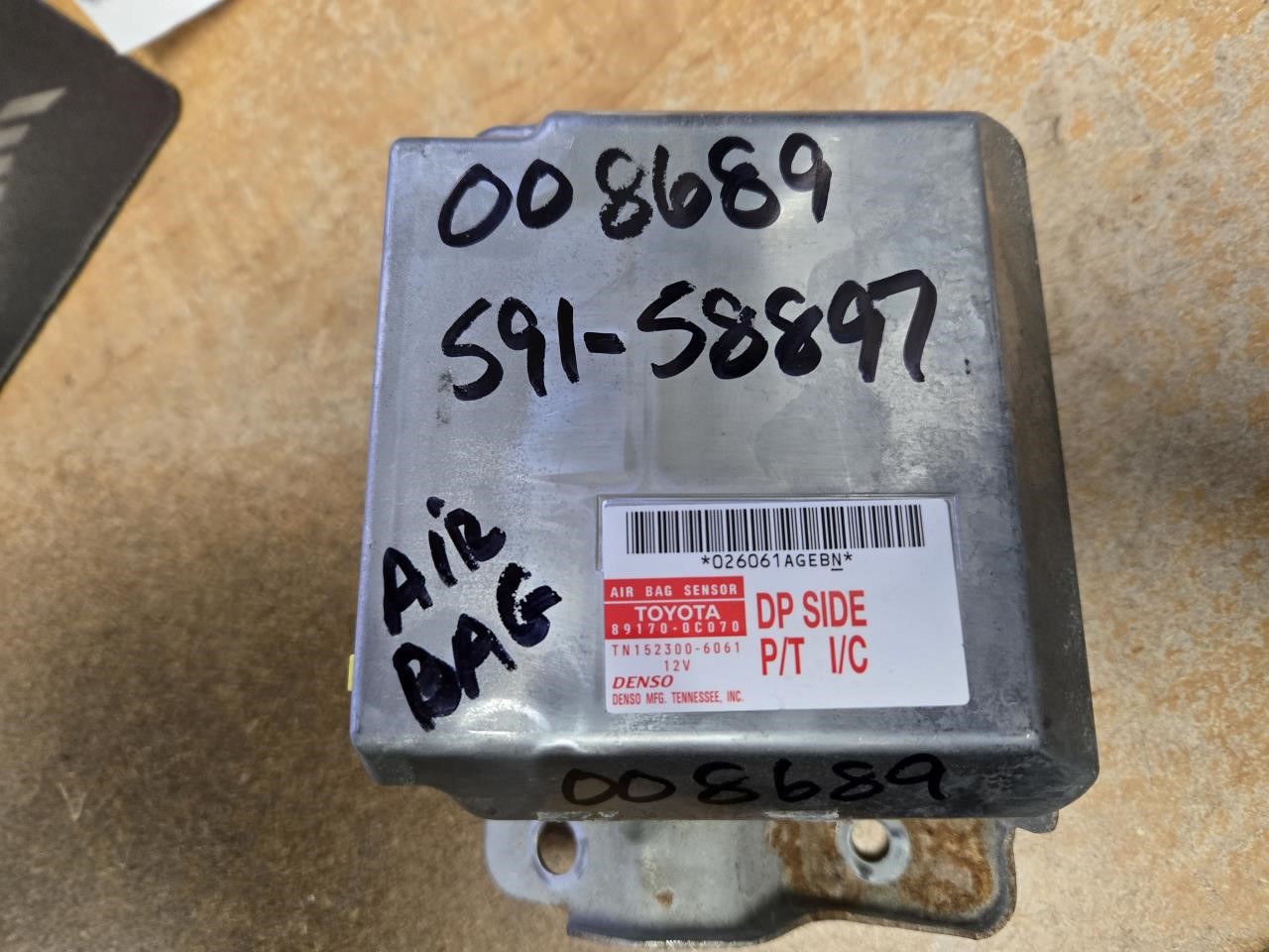 TOYOTA SEQUOIA 2003-2004 Air Bag (center console), w/side air bag Chassis Control Module