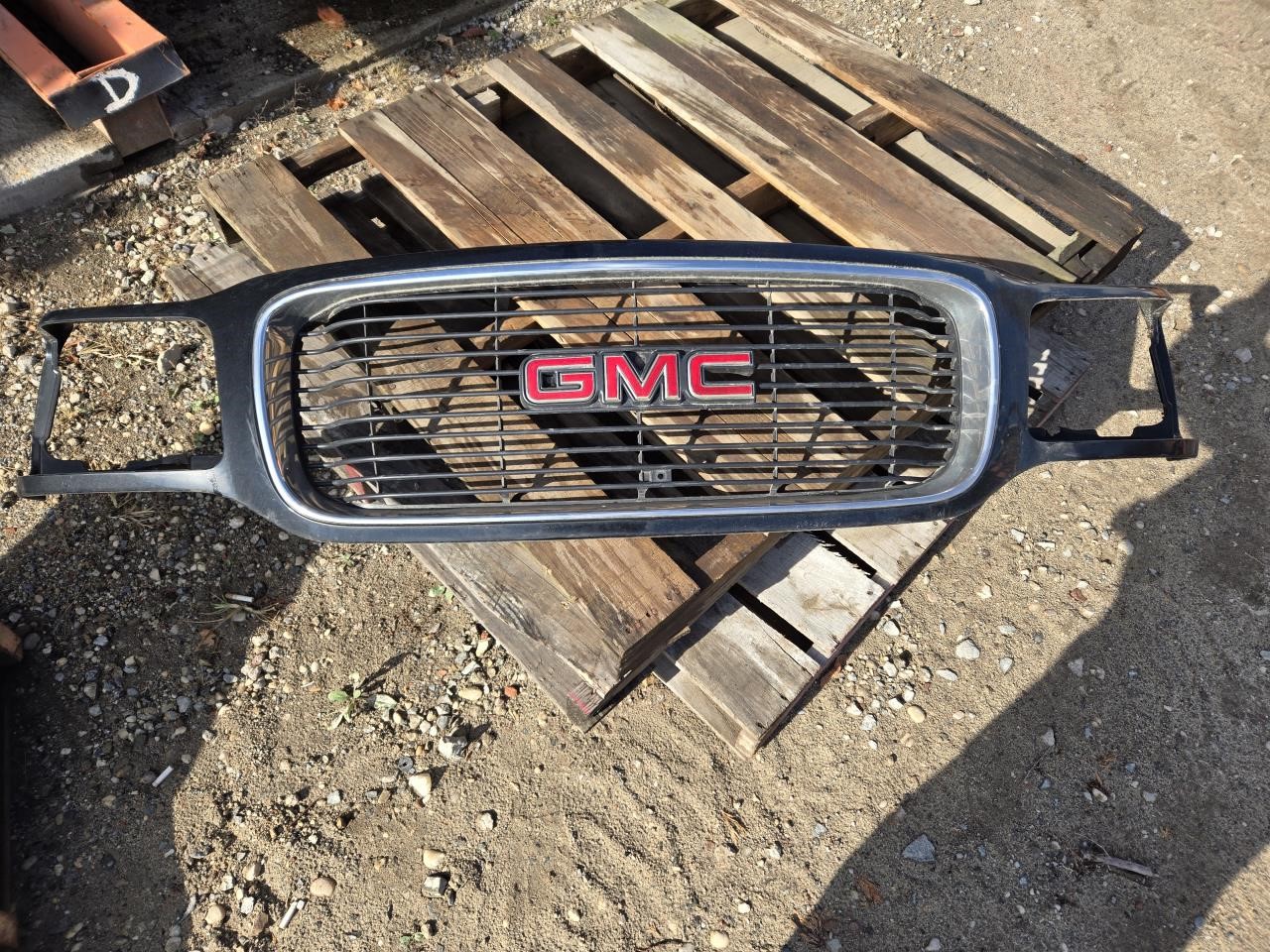 2000 GMC YUKON  99 Composite Headlamps W/chrome Trim Denali Grille