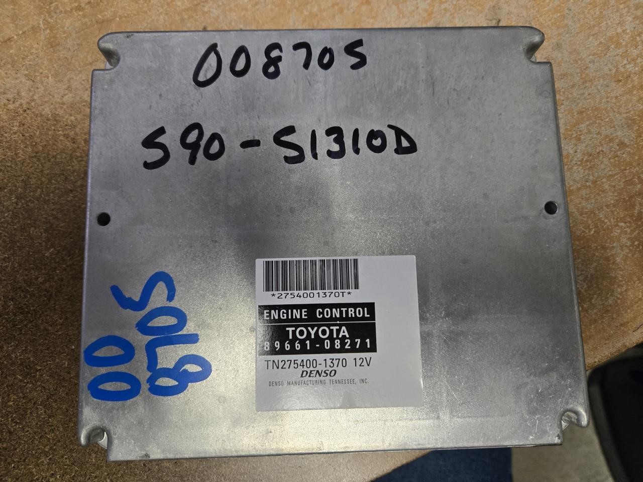 2010 TOYOTA SIENNA  10 Electronic Control Module; (RH Dash) FWD From 8/09 Engine Control Module