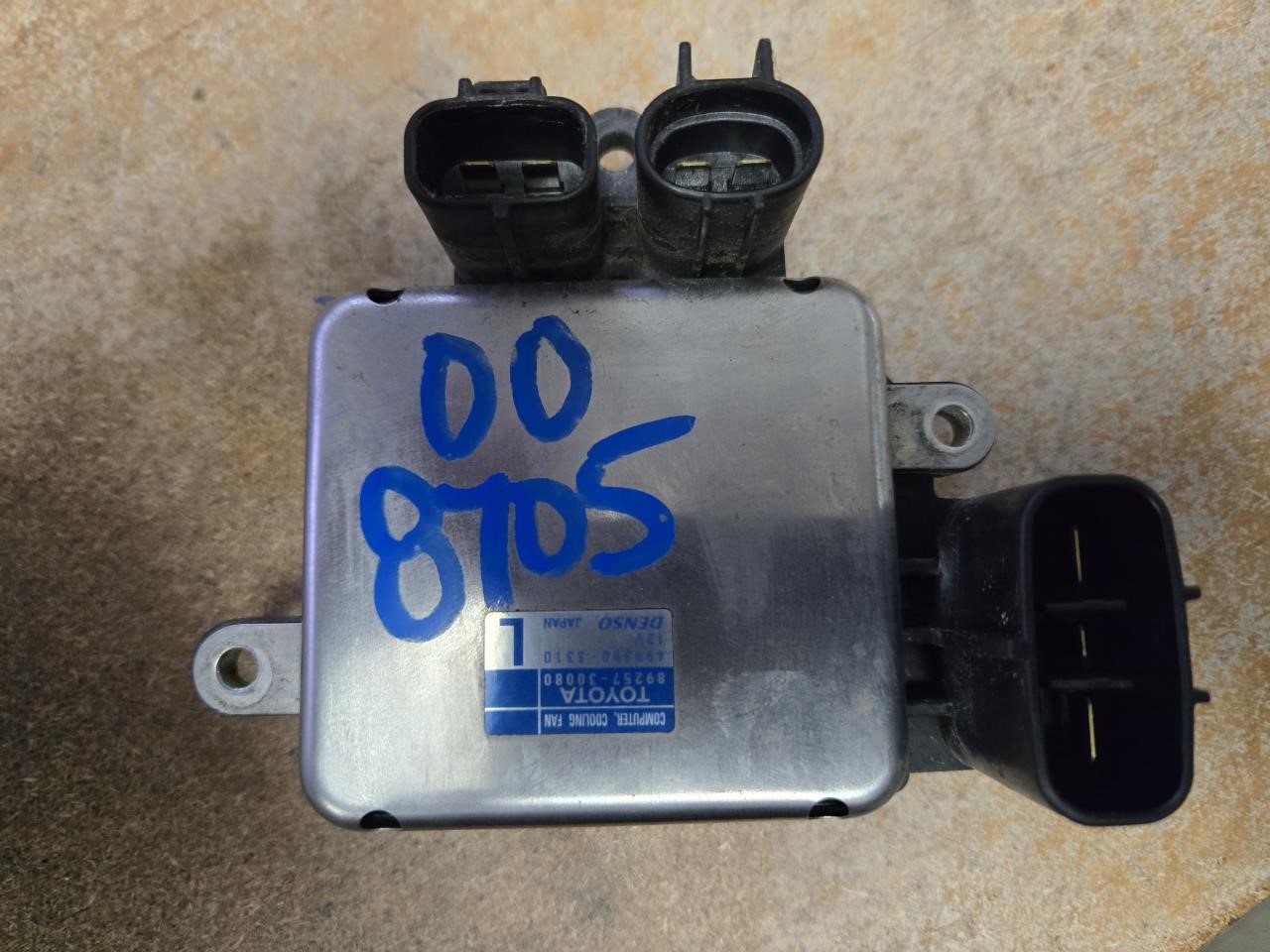 TOYOTA RX350 2010-2013 Cooling Fan (behind radiator), w/tow package Chassis Control Module