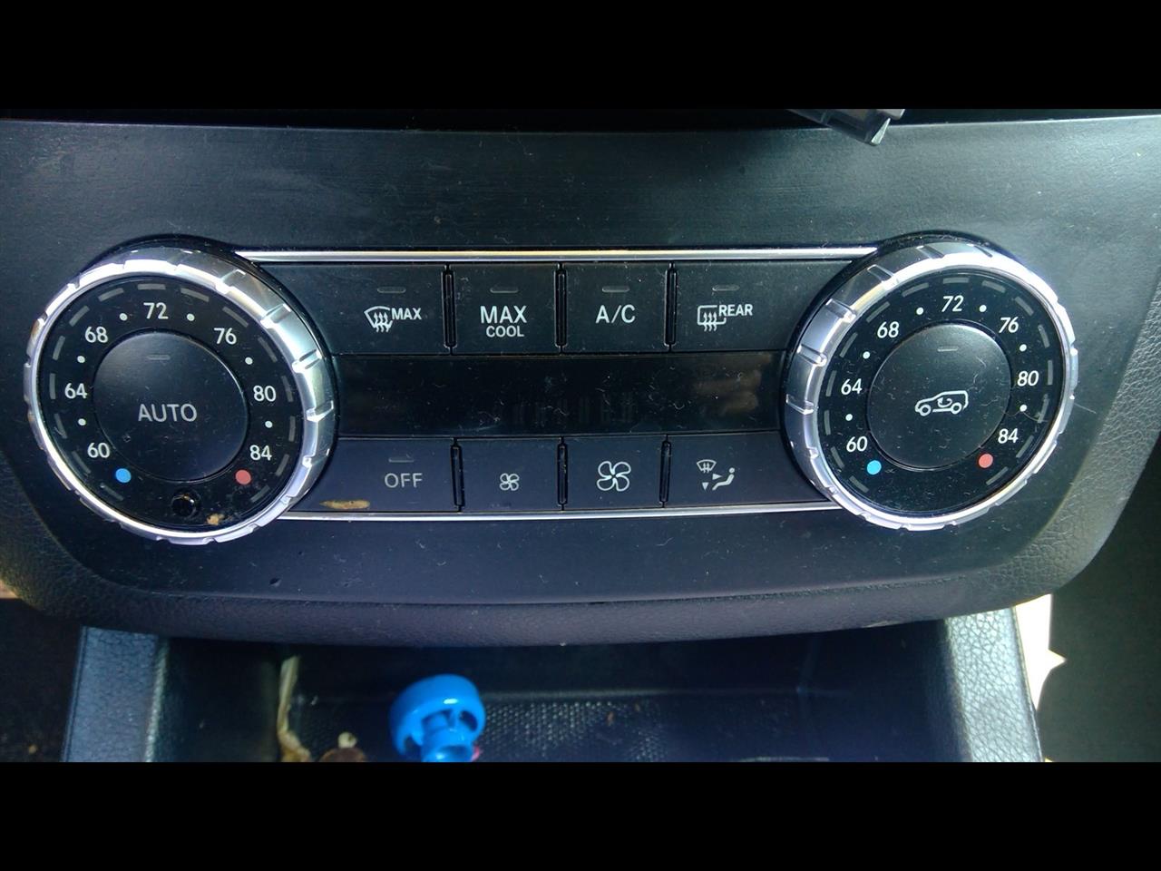 2014 MERCEDES-BENZ MERCEDES GL-CLASS  16 166 Type GL450 Front US Market Dual Zone Automatic Temperature Control Temperature Control