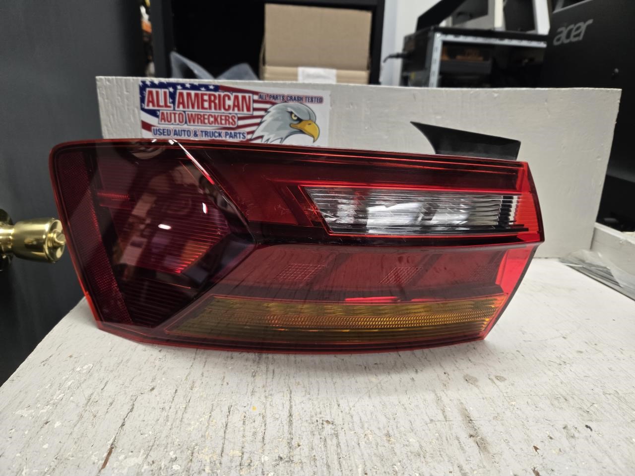 VOLKSWAGEN JETTA 2019 quarter panel mounted, L. Taillight