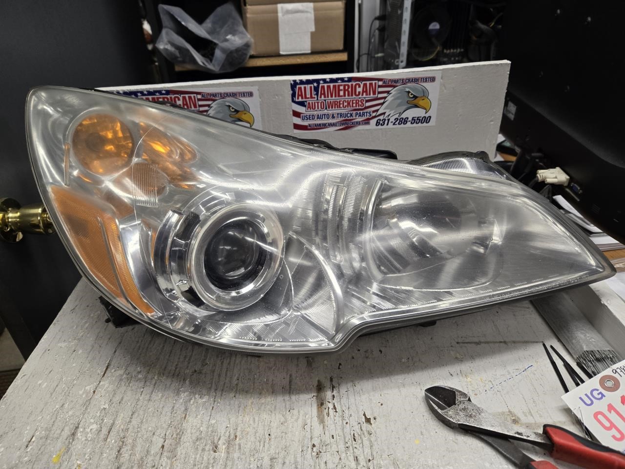 2012 SUBARU LEGACY  10-12 R. Headlight Assembly