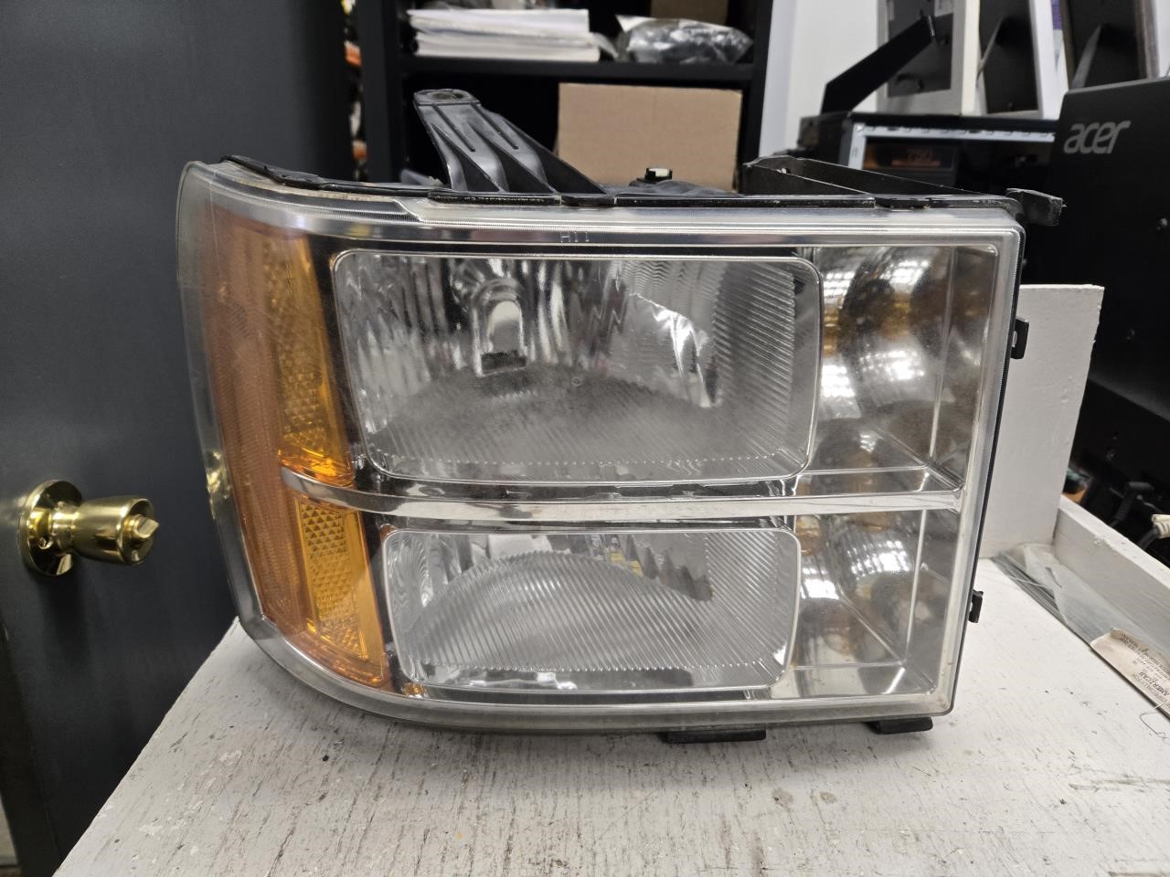 2008 GMC SIERRA 1500 PICKUP  08-13 R. Headlight Assembly