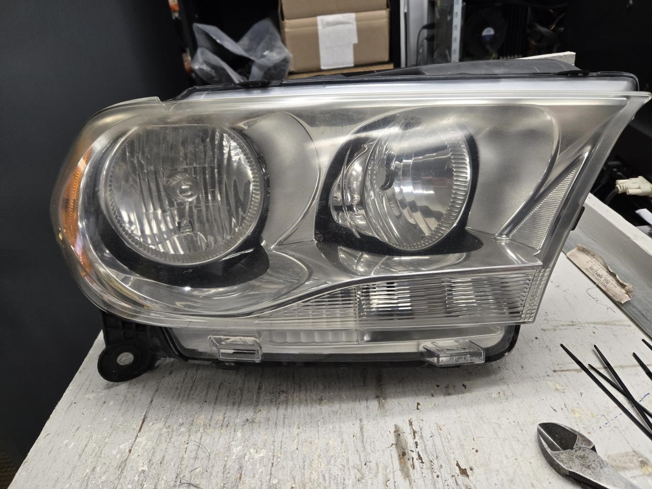 2011 DODGE DURANGO  13 SXT (VIN A 7th Digit) (halogen Low Beam With Halogen High Beam) R. Chrome Bezel Headlight Assembly