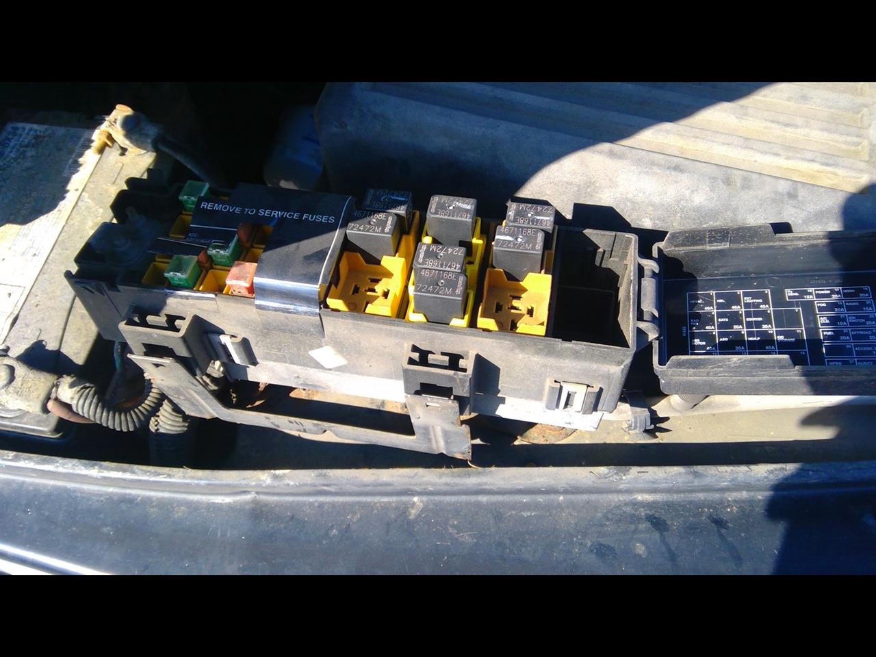 2003 JEEP WRANGLER  03-06 Fuse Box Engine