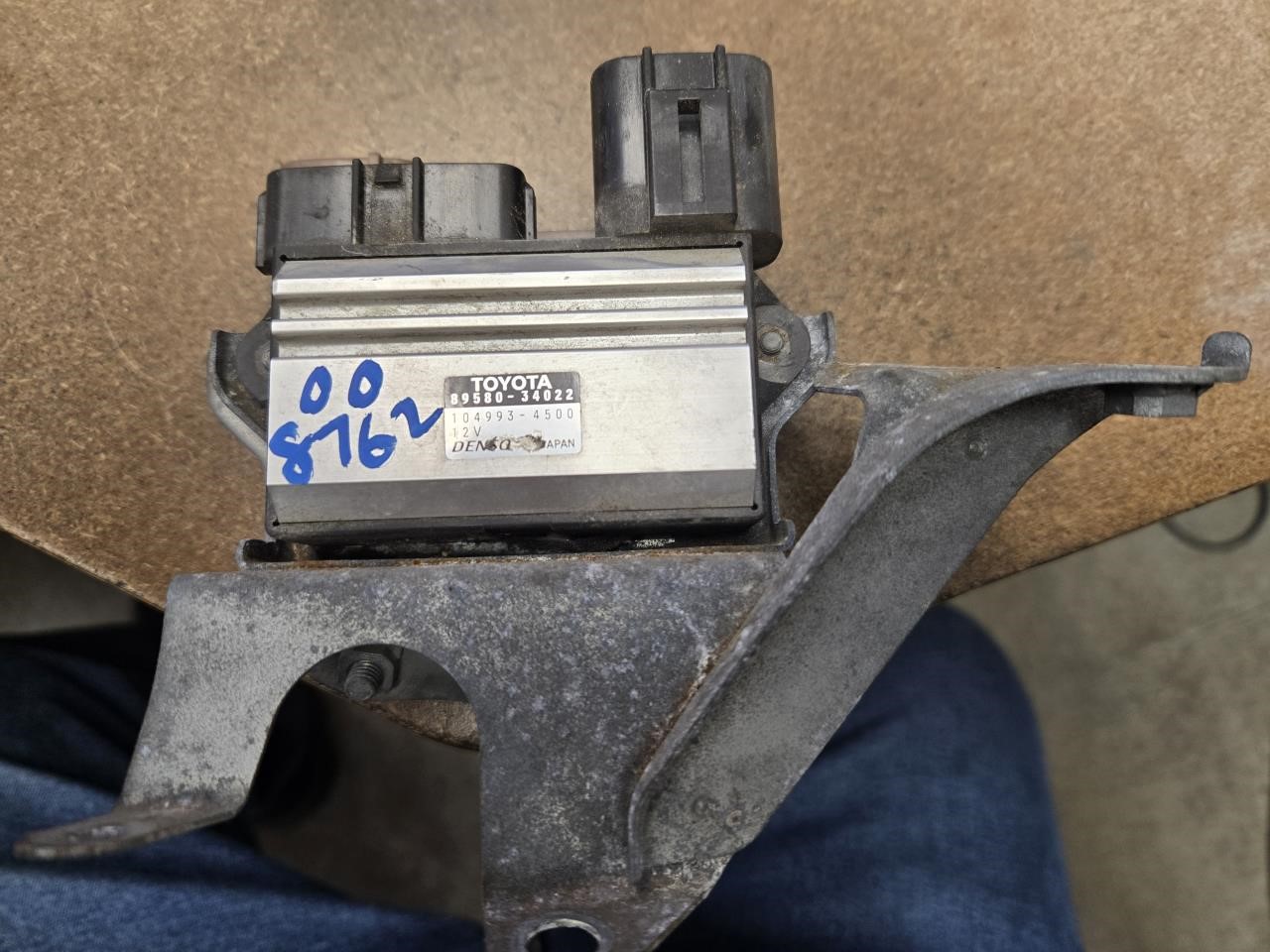 TOYOTA TUNDRA 2008-2011 Air and Fuel Control (engine mounted), R. Engine Control Module