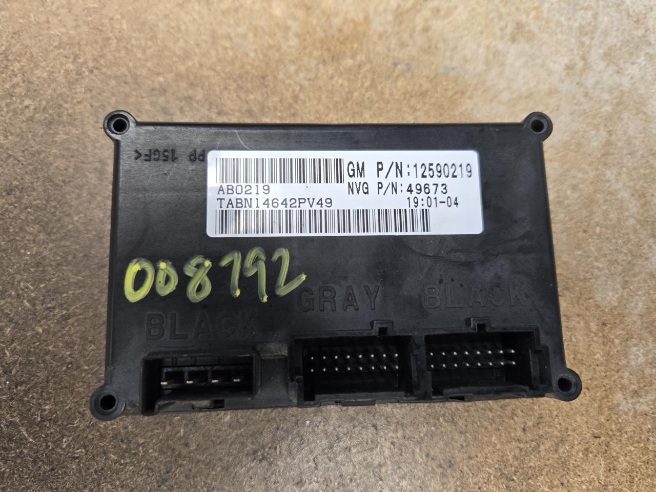 2004 CHEVROLET SILVERADO 1500 PICKUP  07 Transfer Case; Classic Style (creased Door Skin) (LH Dash) Chassis Control Module