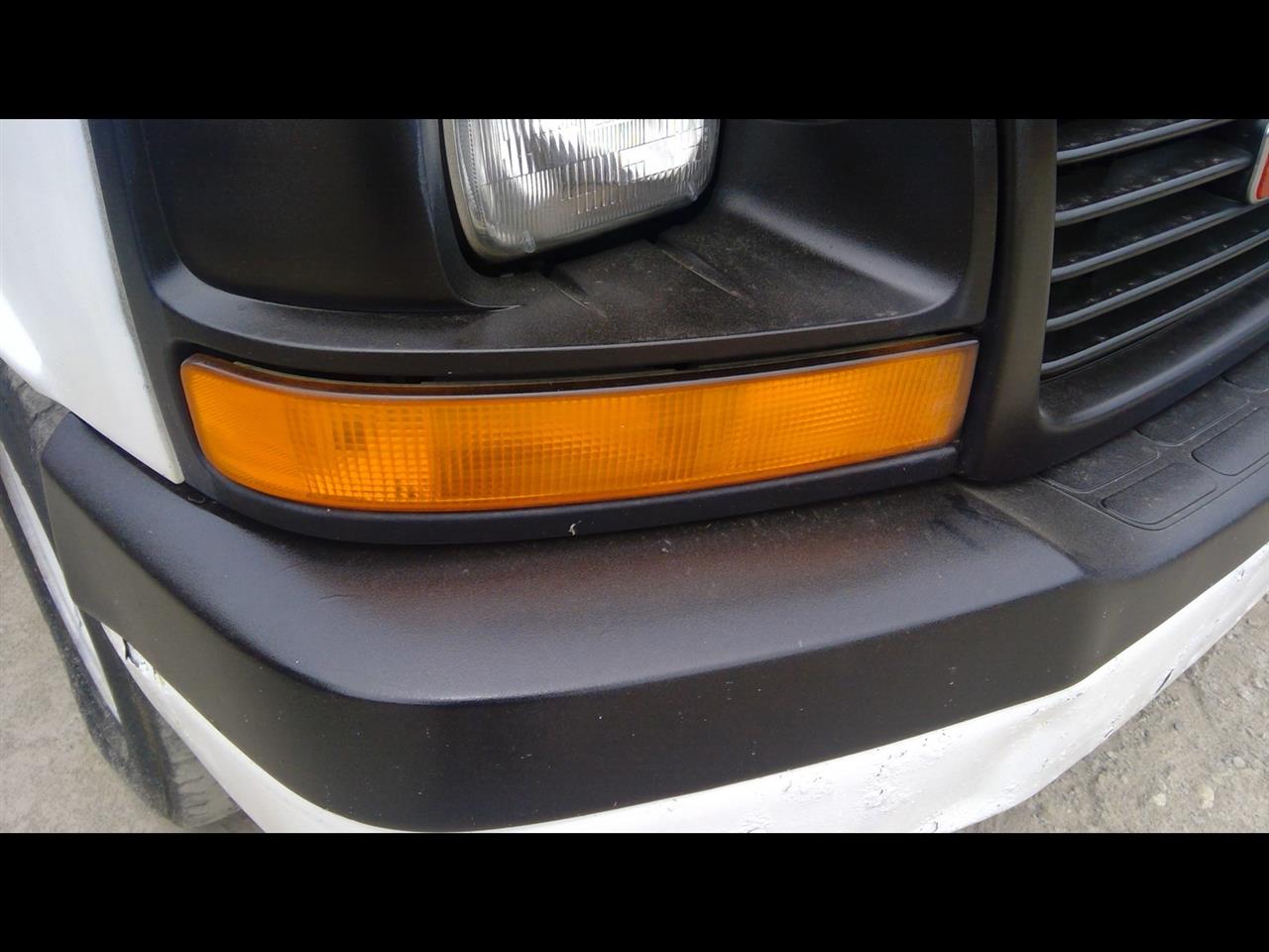 2007 GMC SAVANA 3500 VAN  18-21 (park Lamp-turn Signal) (below Headlamps) R. Front Lamp