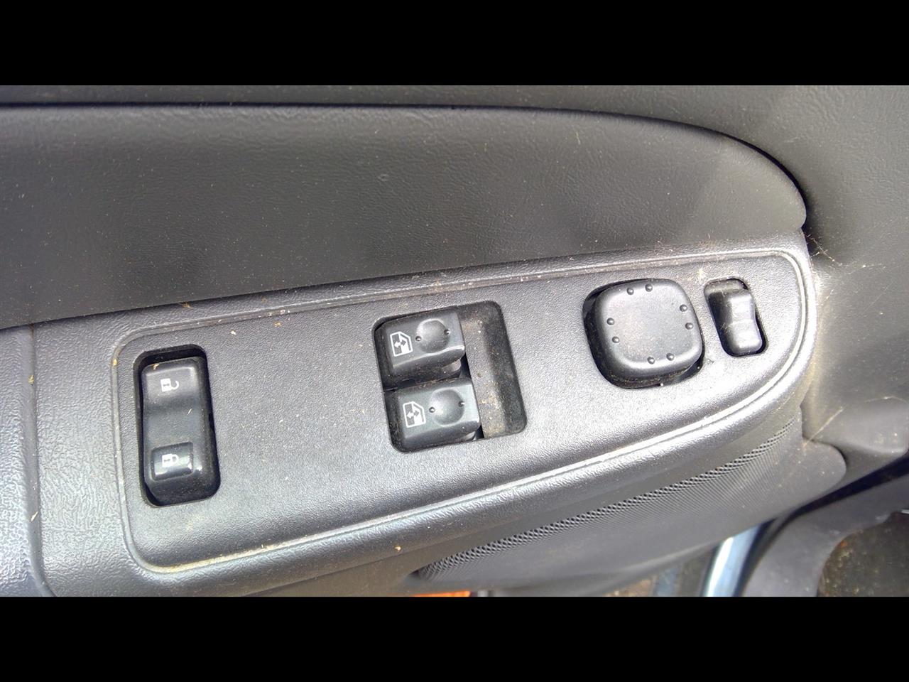 2007 CHEVROLET SILVERADO 1500 PICKUP  07 Driver's Classic Style (creased Door Skin) Master Single Lock Front Door Switch